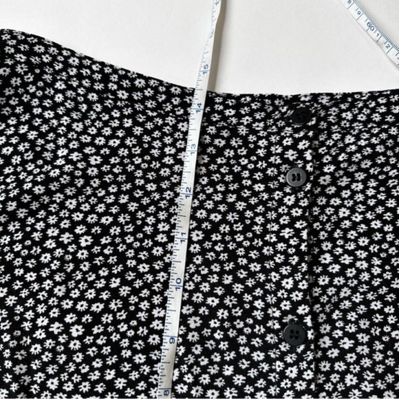 Black Daisy Floral Button Down Low Waisted Mini Skirt size 8 - Picture 7 of 10